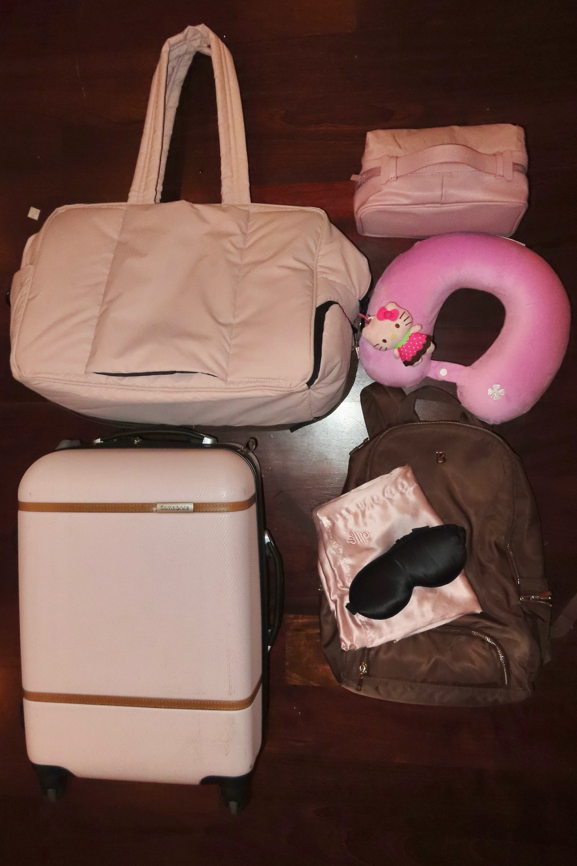 I travel a lot here are my essentialssssss 💅💓🫧✈️🤍

#LTKU #LTKItBag #LTKSeasonal