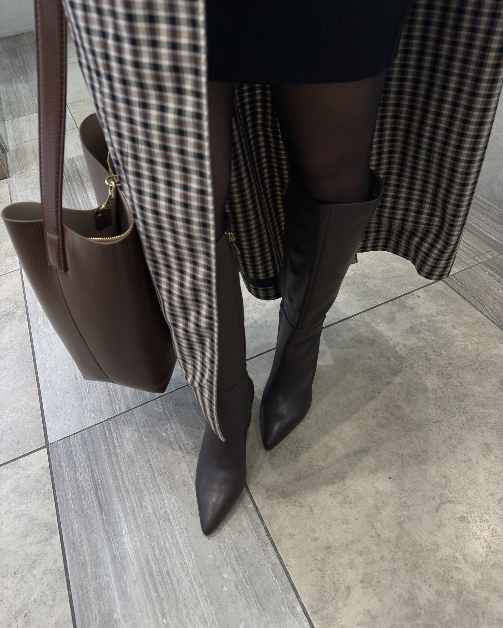 Choccy brown high boots in winter are unbeatable 🐻🤎👜

#LTKwinter #LTKworkwear