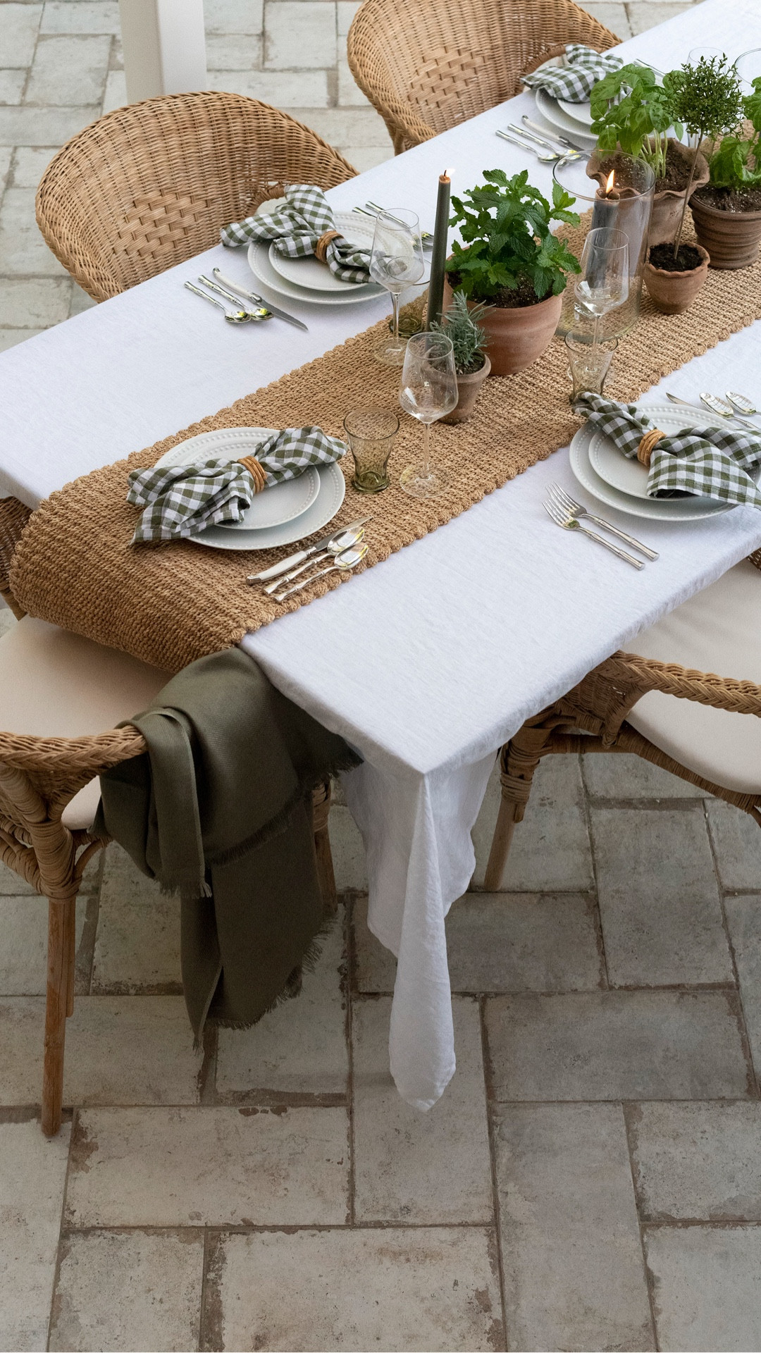 Summer hosting essentials for outdoor dinner parties. ￼

#LTKSeasonal #LTKHome