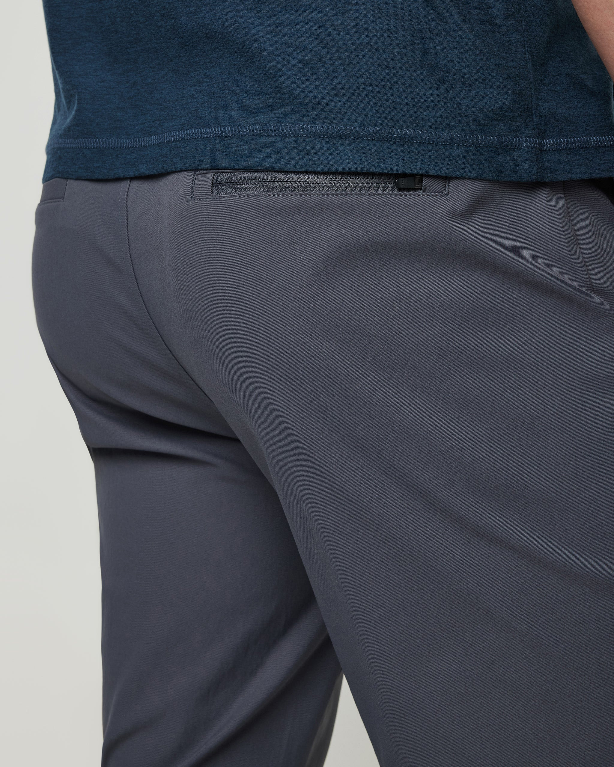 Cascade Tech Chino Pant | Charcoal Chinos | Vuori Clothing | Vuori Clothing (US & Canada)