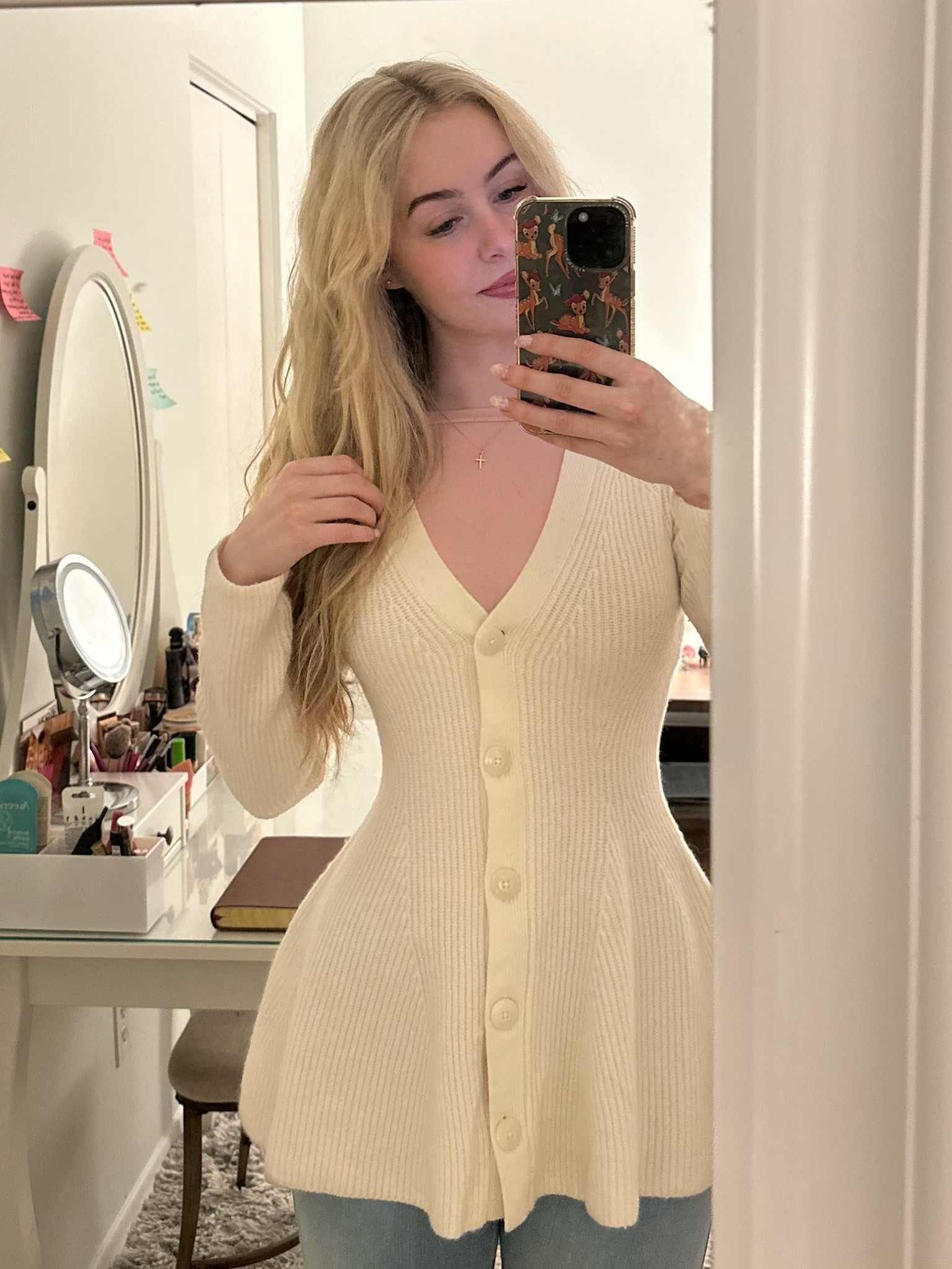 Cardigan: xs
Top: xs