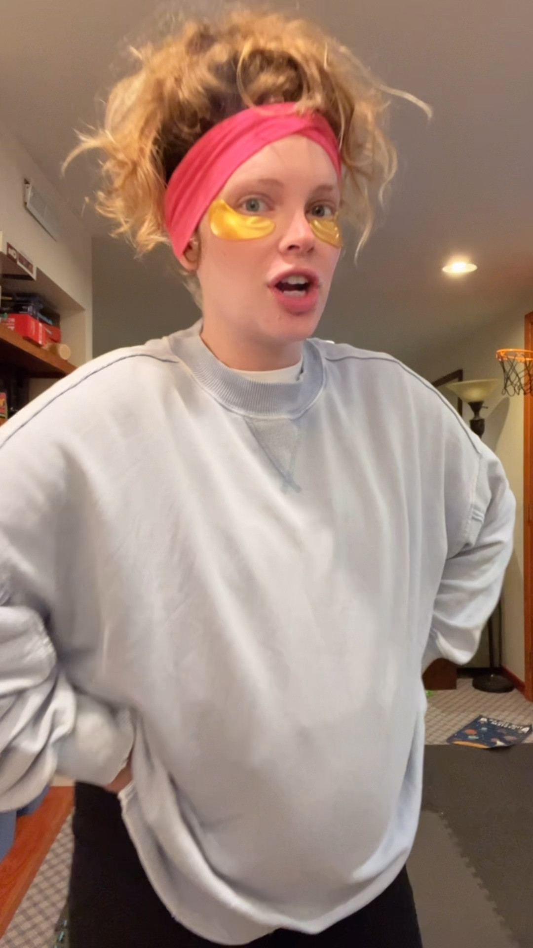 Workout fit of the day at 30 weeks 1  day pregnant ❤️ love this crewneck so much! Size medium!!