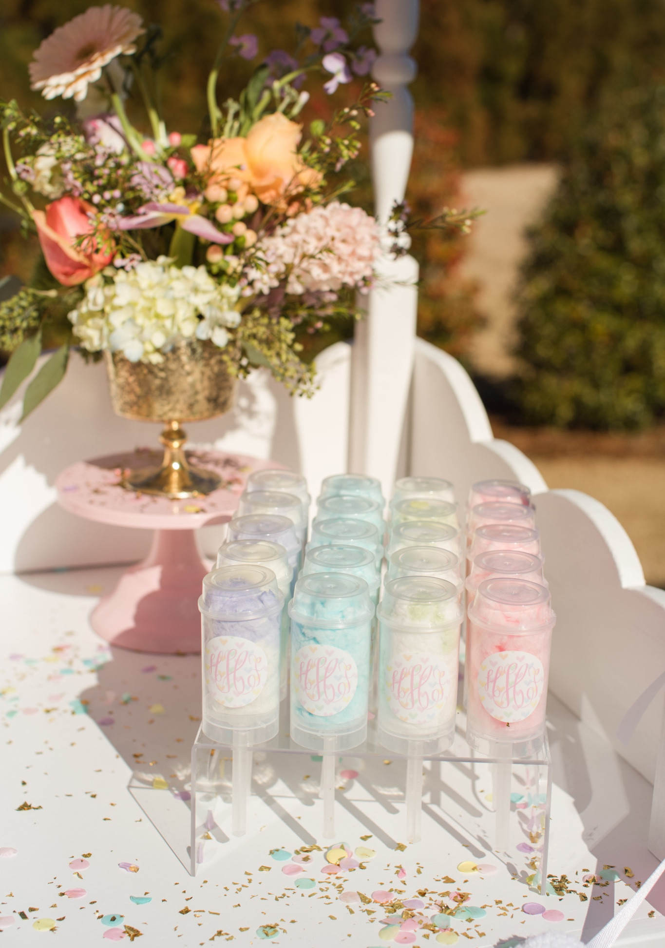 Cotton candy push pops! A personalized sweet treat! We are a big fan of all things pastel — even candy!!! 

#twosweet #birthday #birthdayparty #hearts #candyhearts #tablescape #placesetting #confetti #sprinkles #floral  #cottoncandy #pushpops #candystand #sweetcart