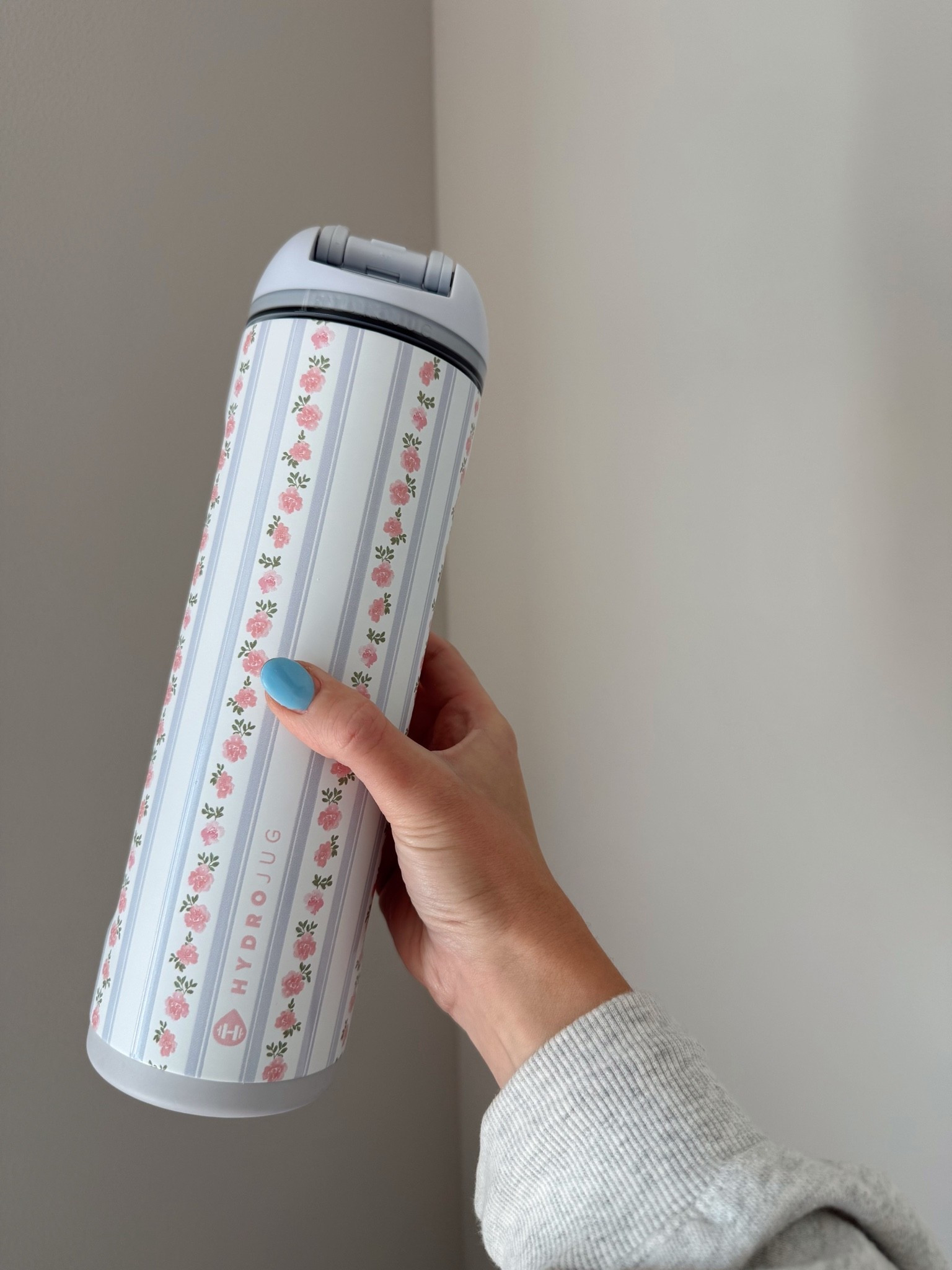 The perfect bottle for on the go!!! I have been LOVING the new @HydroJug Ease2o bottle. It has one dual function lid with two ways to drink. A no-perse soft straw for sipping (!!!!) and a wide-mouth chug. It’s the perfect size for on the go and would be great for heading back to the classroom! Use code EASEINTOIT for a discount

Hydrojug, water bottle, back to school essential #ad