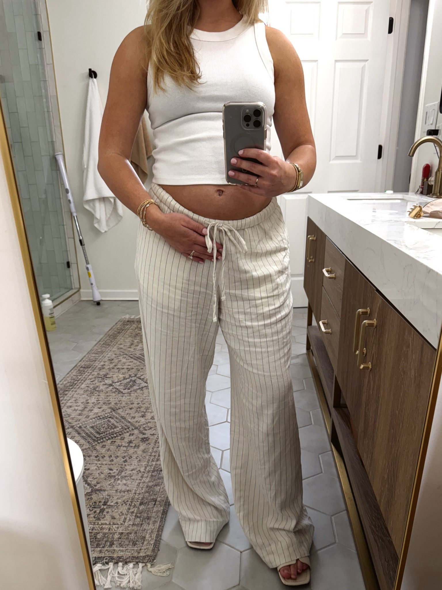 i'm 5'2" and these are the "regular" length (bc i bought in store) i will be ordering "short" for my other pairs 🤍