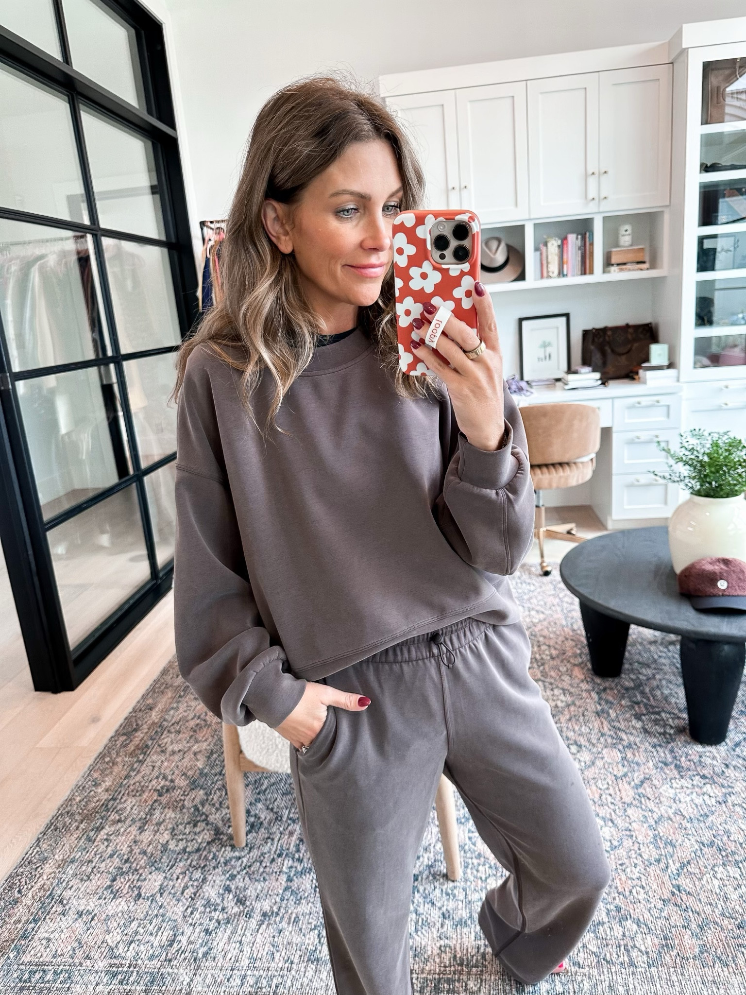 LuluLemon Softstreme Perfectly Oversized Cropped Crew and Softstreme High-Rise Pant in Java are so buttery soft! I’ll be living in this set all fall and winter!
@lululemon #lululemoncreator #ad