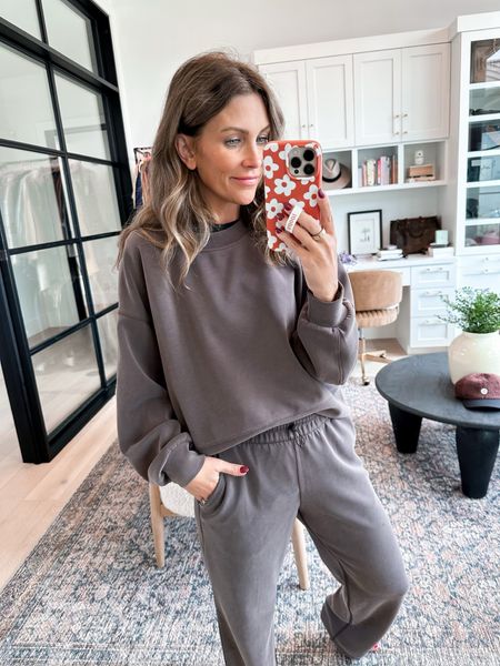 LuluLemon Softstreme Perfectly Oversized Cropped Crew and Softstreme High-Rise Pant in Java are so buttery soft! I’ll be living in this set all fall and winter!
@lululemon #lululemoncreator #ad