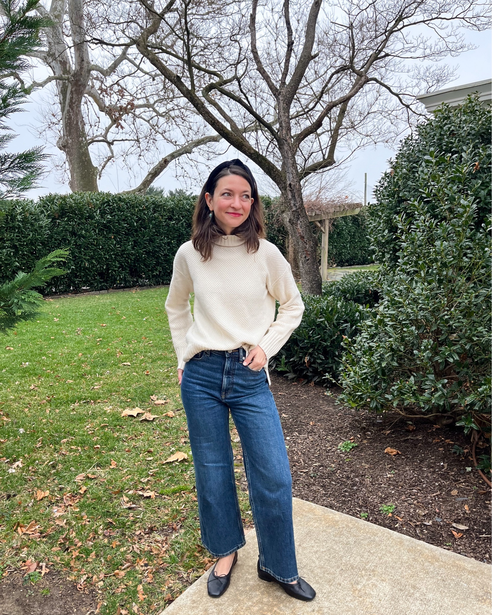 I can’t get enough of these wide leg jeans & ballet flats! 

#LTKstyletip #LTKSeasonal #LTKHoliday