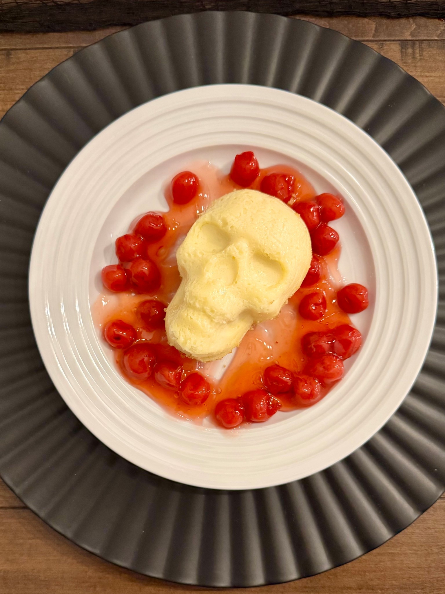 Skull cheesecakes, Halloween table, Halloween table setting, spooky season

#LTKHalloween #LTKParties #LTKSeasonal