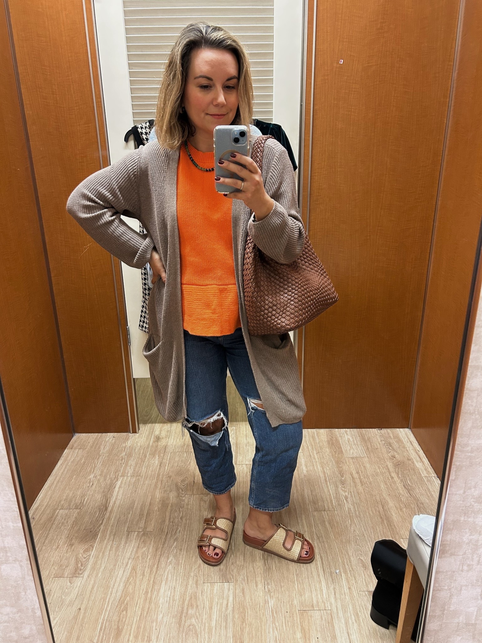 a morning out shopping 👜 (shoes are on sale!!! and so is the cardigan!!!)
#brownbag #amazonfashion #falloutfit #beigecardigan #thanksgiving #falltop #beadednecklace #greennecklace

#LTKItBag #LTKSaleAlert #LTKFindsUnder50
