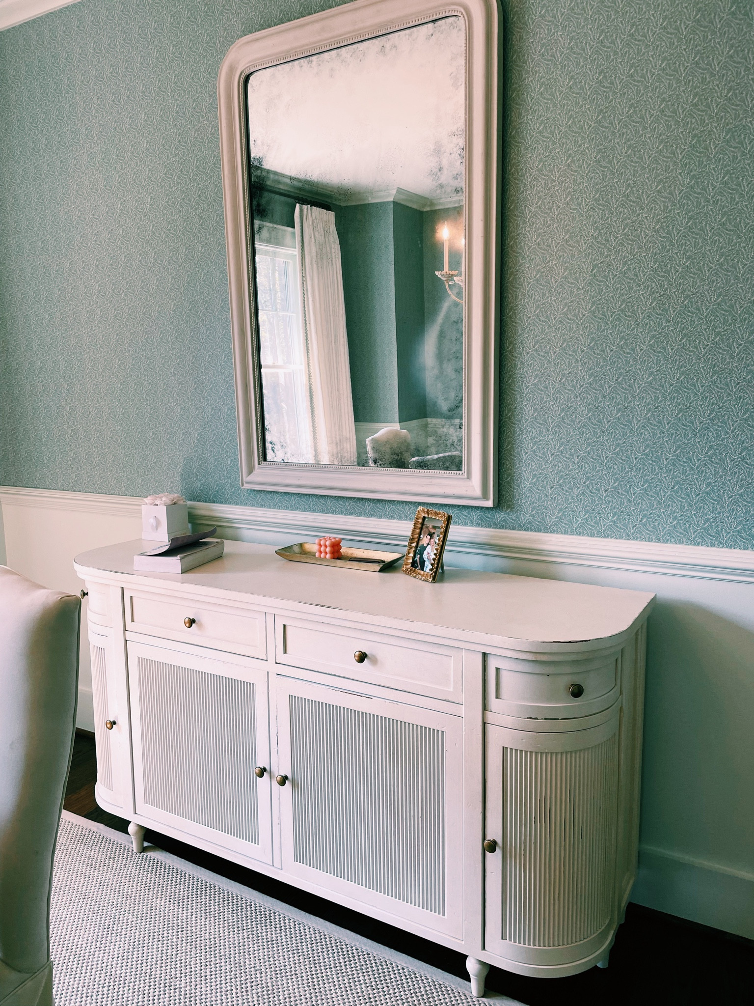 My dining room sideboard is on sale! This white console table with storage was the perfect addition to my dining room. 

Can’t link the exact mirror but linked similar . Also linked the chandelier I have in that room that isn’t pictured 

Tilde sideboard , white sideboard , furniture for dining room , sideboard cabinet , whitewash sideboard , whitewash console table 



#LTKsalealert #LTKhome