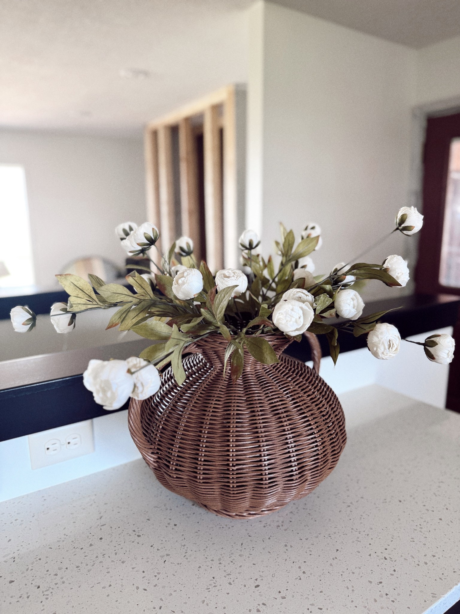McGee & Co vase meets the viral Michael’s peonies and I’m fully obsessed 🌸🖤

Styled this look on our kitchen shelves and it’s the perfect soft + neutral combo. You can shop both the vase and similar peony stems now in my LTK.



#LTKhome #McGeeandCo #MichaelsFinds #viralpeonies #shelfdecor #neutralhome #kitchenstyling #openShelves #homedetails #LTKdecor #LTKstyling #floralsdoneRight