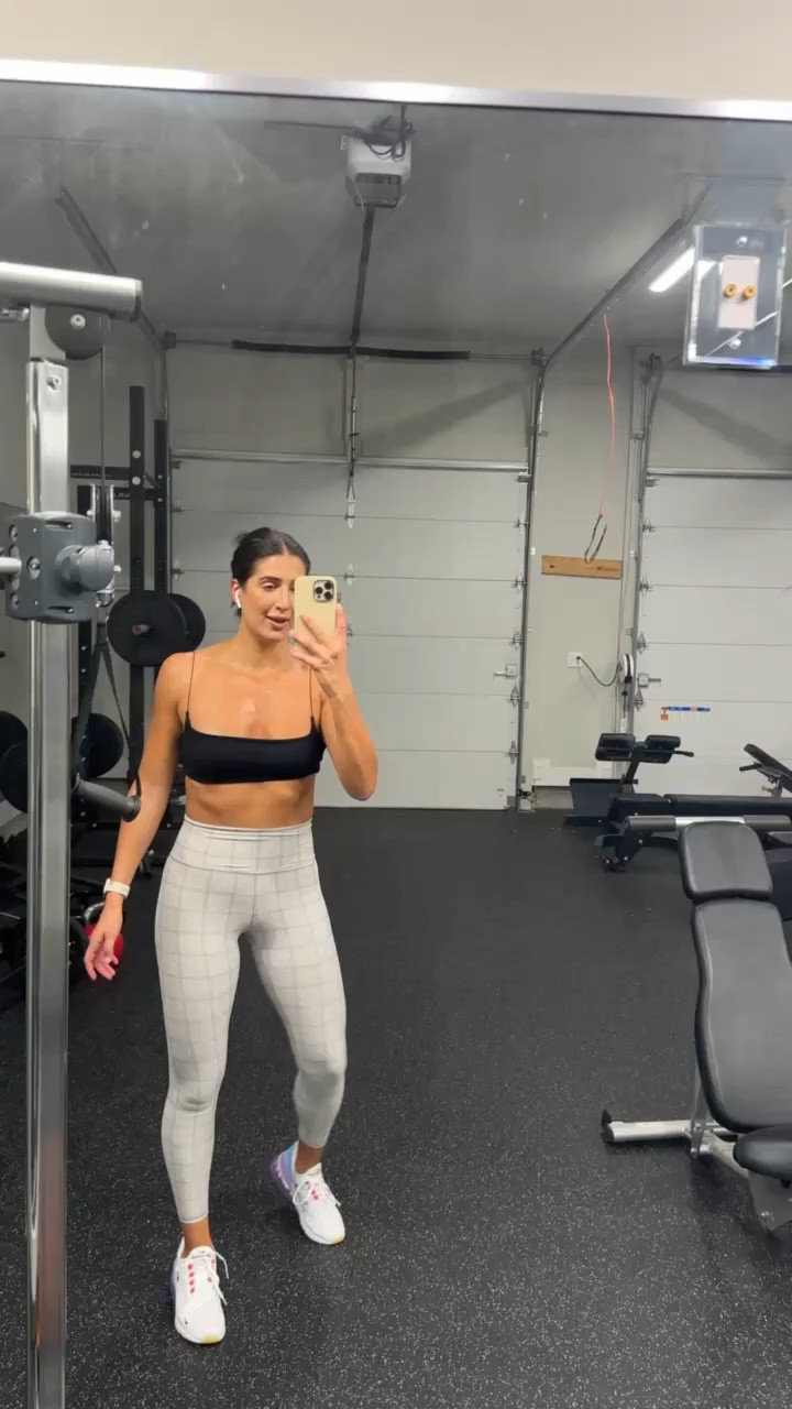 Linking some of my favorite leggings!  Love this pattern- so cute! 

Vuori activewear - favorite leggings - activewear - gym outfit - matching set - workout set 

#LTKActive #LTKstyletip #LTKfitness