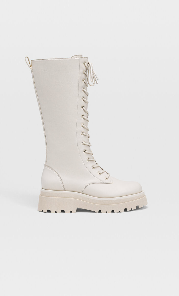 Lace-up flat boots | Stradivarius (UK)