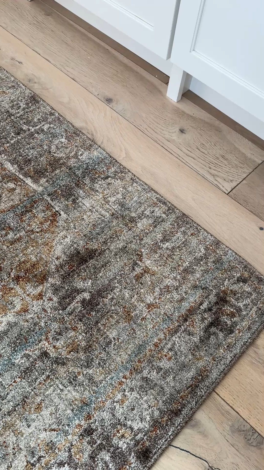 Swapped my kitchen runner out for this beauty for the holiday season! Love the tones🤎 @wayfair #ad #wayfair #wayfairpartner