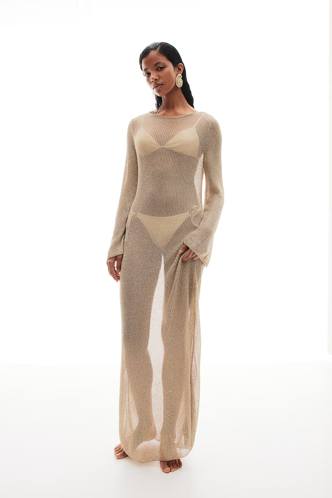 Glitzerndes Rippstrick-Kleid mit Rückenausschnitt - U-Boot-Ausschnitt - Langarm - Goldfarben - L... | H&M (DE, AT, CH, NL, FI)