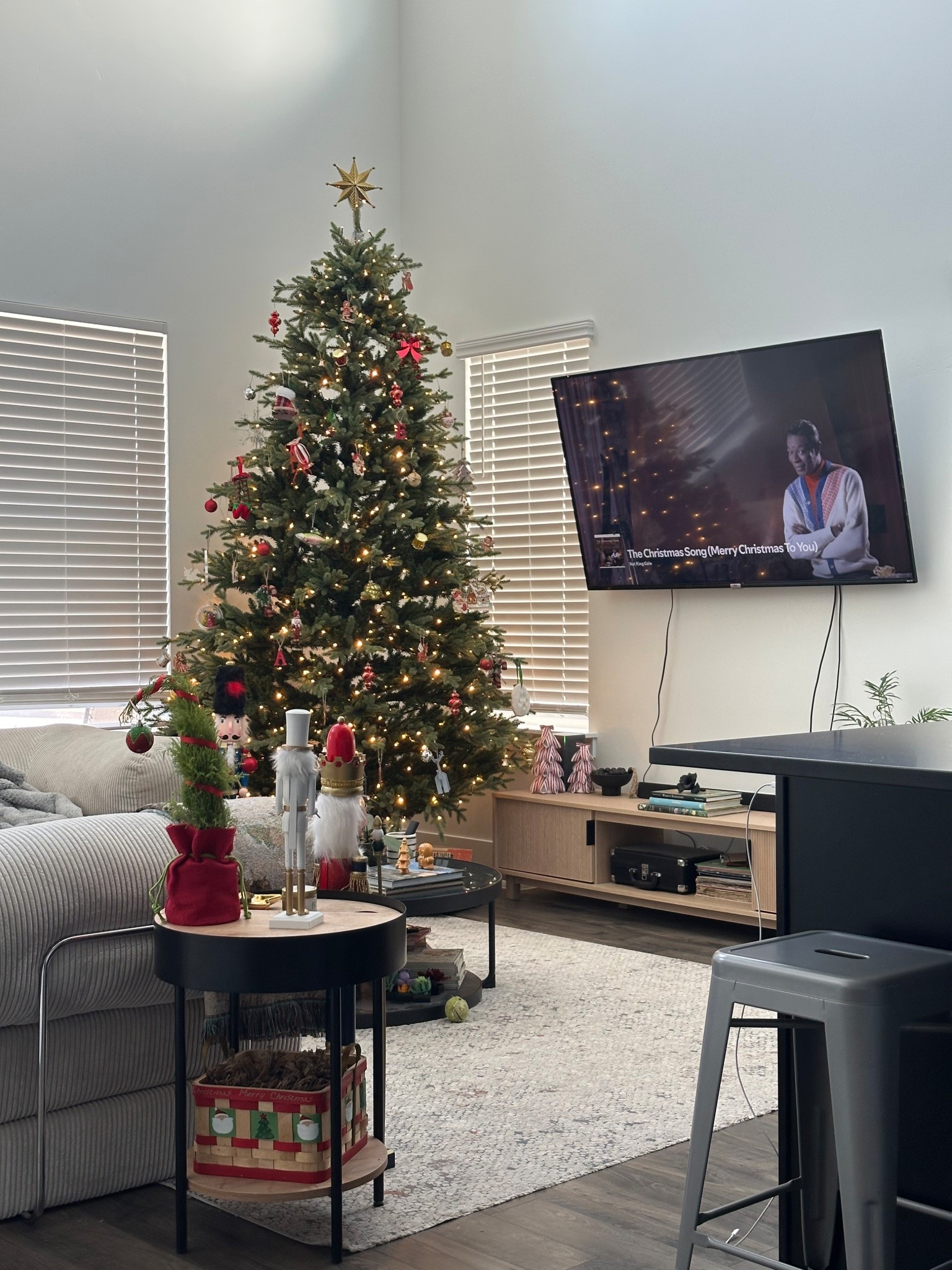 Christmas tree and decor!

#LTKHoliday