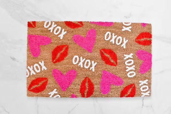 XOXO Kiss Heart Doormat, Cute Doormat, Valentine's Day Decor, Welcome Mat, Love, Outdoor Rug, Val... | Etsy (US)