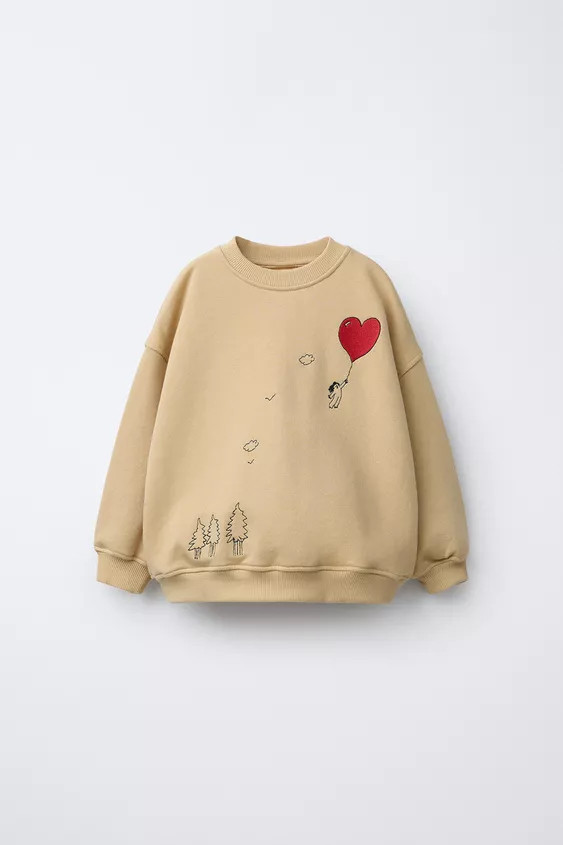 SWEATSHIRT MIT ORFAYO © ZEICHNUNGSSTICKEREI | Zara DE