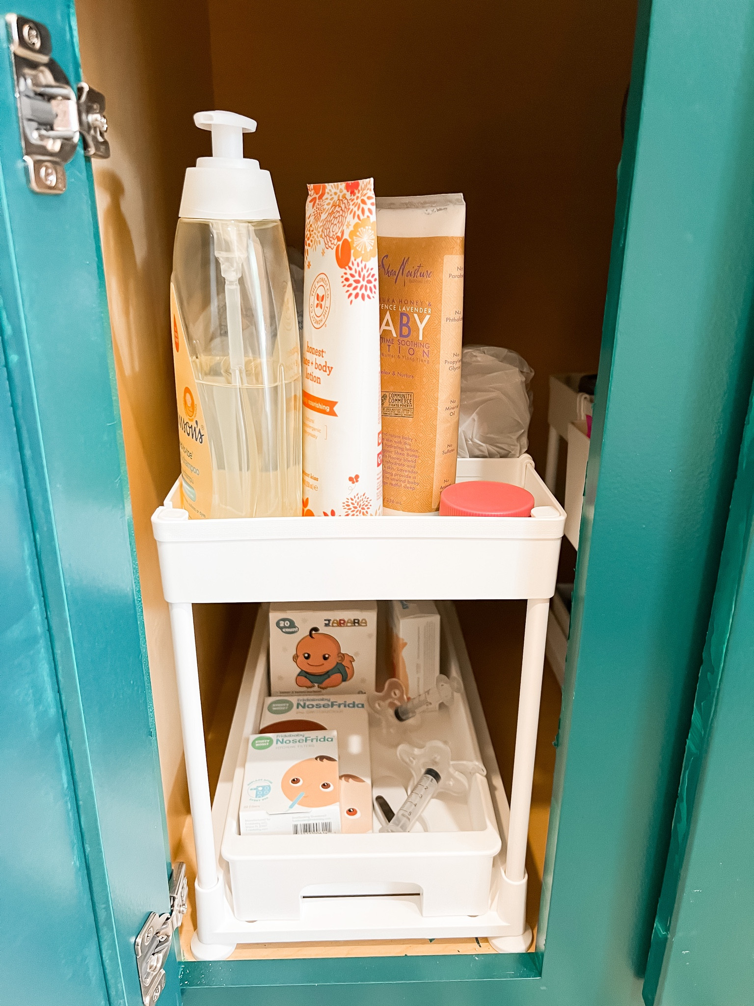 Spacekeeper - Our Under Sink Organizer is perfect for anyone
