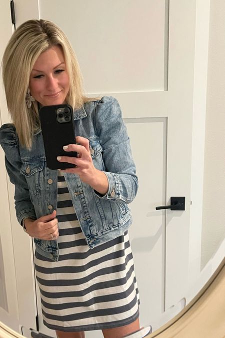 In my stripe and denim era! A perfect look to kick off the week, watch the eclipse!

Fit4Janine, Old Navy, J.Crew, Spring Outfits, Casual Outfits

#LTKfindsunder100 #LTKSeasonal #LTKstyletip