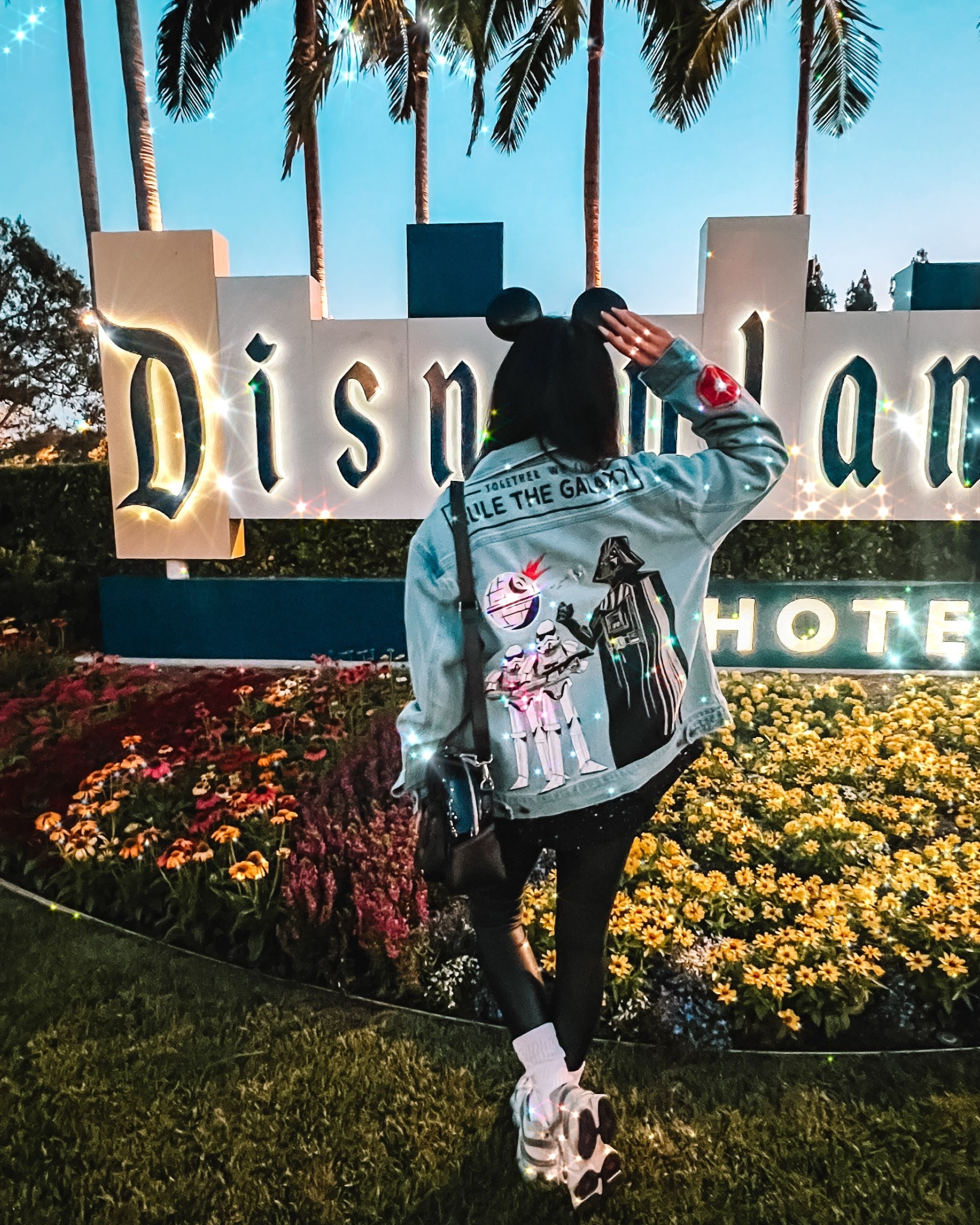 ✨Birthday era unlocked ✨
One of many fits for one magical, multi-day celebration. Because when you celebrate your birthday at Disneyland, it’s not just a day—it’s a whole style saga. 💅🏽🎈🎉 #DisneyOutfit #DisneyOOTD #DisneylandOutfit 

#LTKOver40 #LTKStyleTip #LTKSeasonal