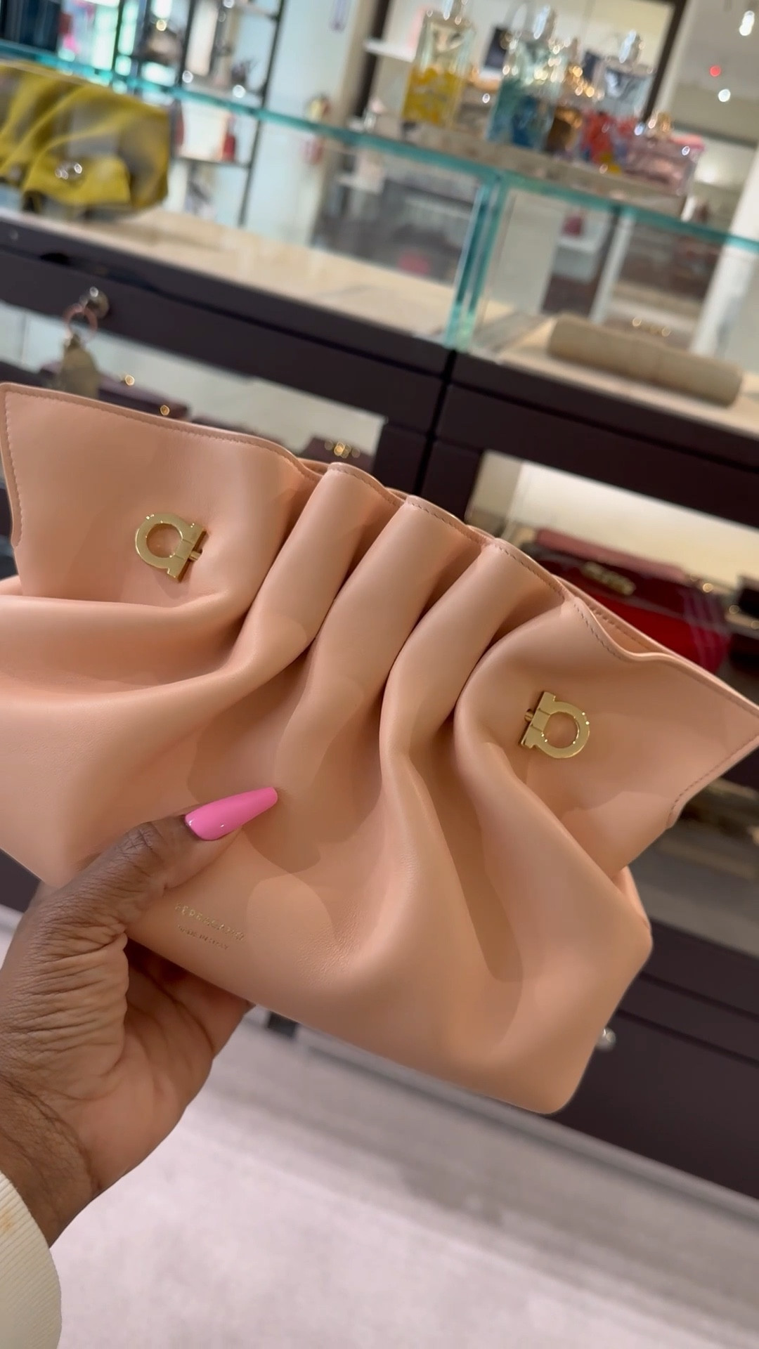 On my wishlist 🤩 isn’t she stunning!!! Obsessed and it comes with a strap too 