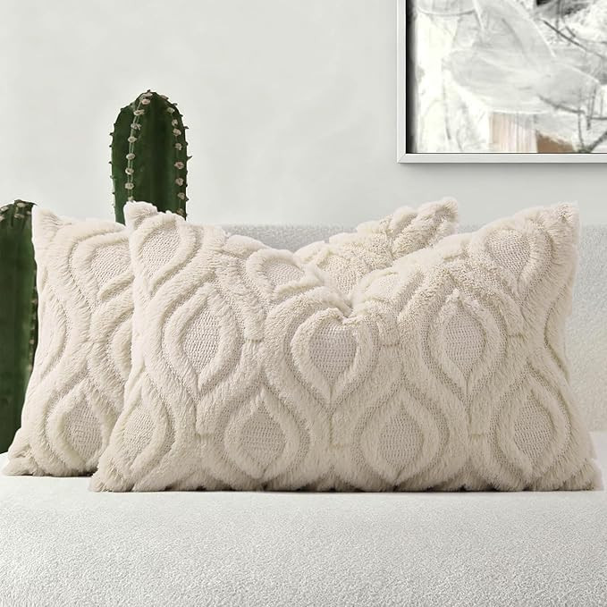 decorUhome Set of 2 Faux Fur Cushion Covers 30x50 cm, Decorative Soft Plush Fluffy Velvet Cushion... | Amazon (UK)