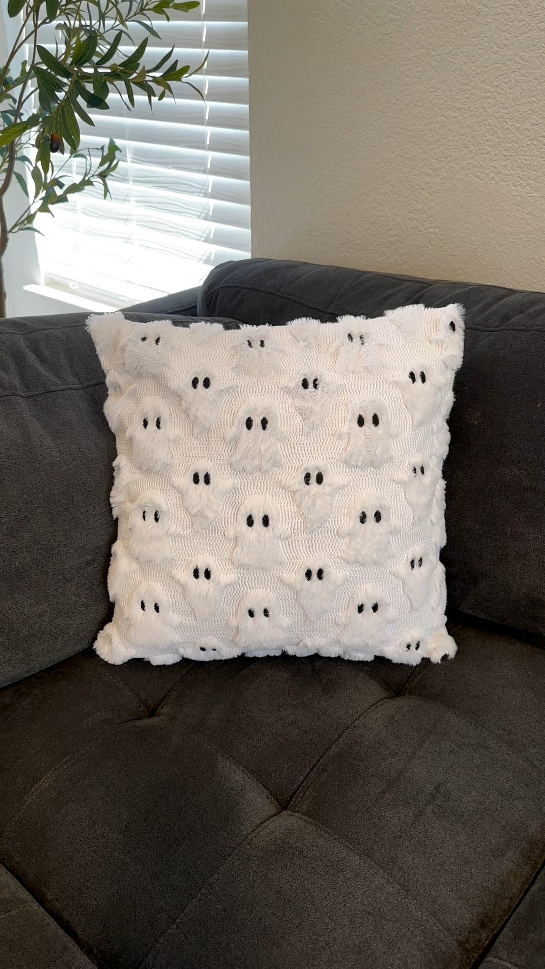 The cutest ghost Halloween pillow covers! I can’t get over the cuteness! 👻

#LTKHalloween #LTKHome #LTKFamily