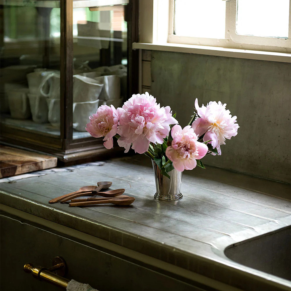 Roan Iris Bitterroot Vase | Roan Iris