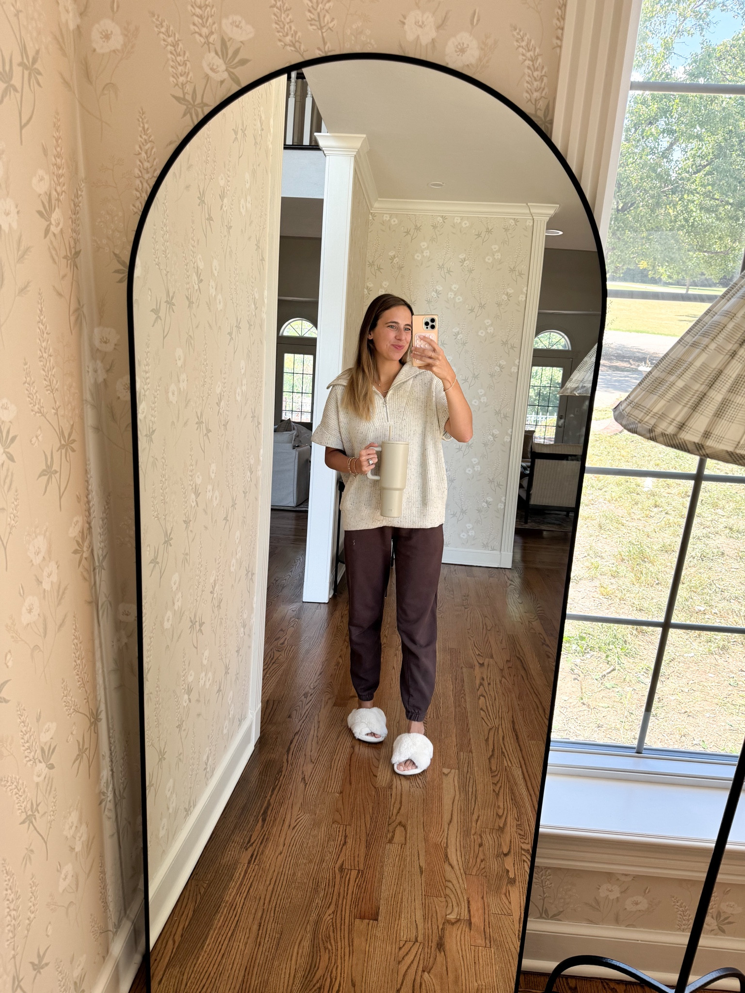 Comfy cozy OOTD. Varley & mate the label! 
Small in pull over and extra small in pants! 