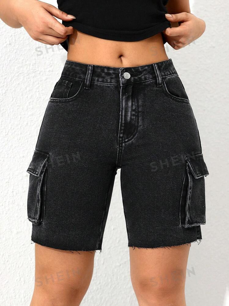 SHEIN EZwear Flap Pocket Raw Hem Denim Shorts | SHEIN