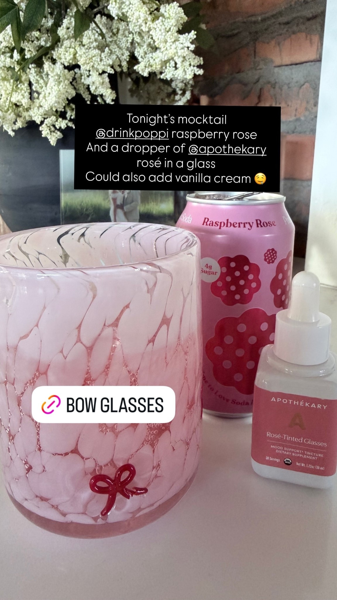 Tonight’s mocktail
@drinkpoppi raspberry rose
And a dropper of @apothekary rosé in a glass
Could also add vanilla cream 🤤