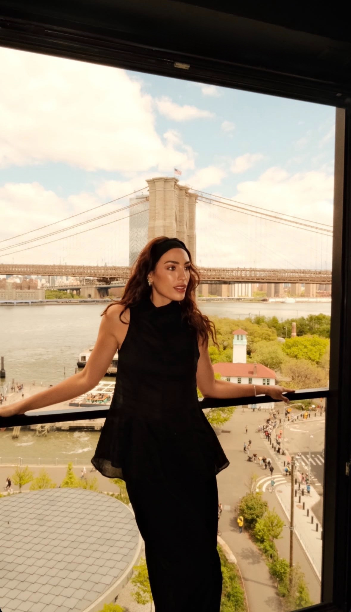 NYC state of mind with a view that never gets old 🌉🖤 

 #LTKootd #LTKU #LTKTravel