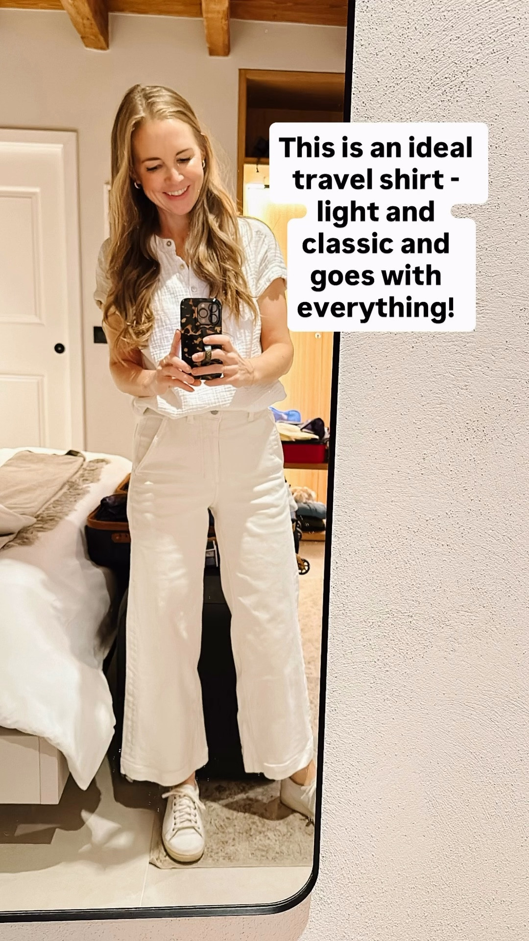 I love an all-white outfit, even when I travel! 

So chic 