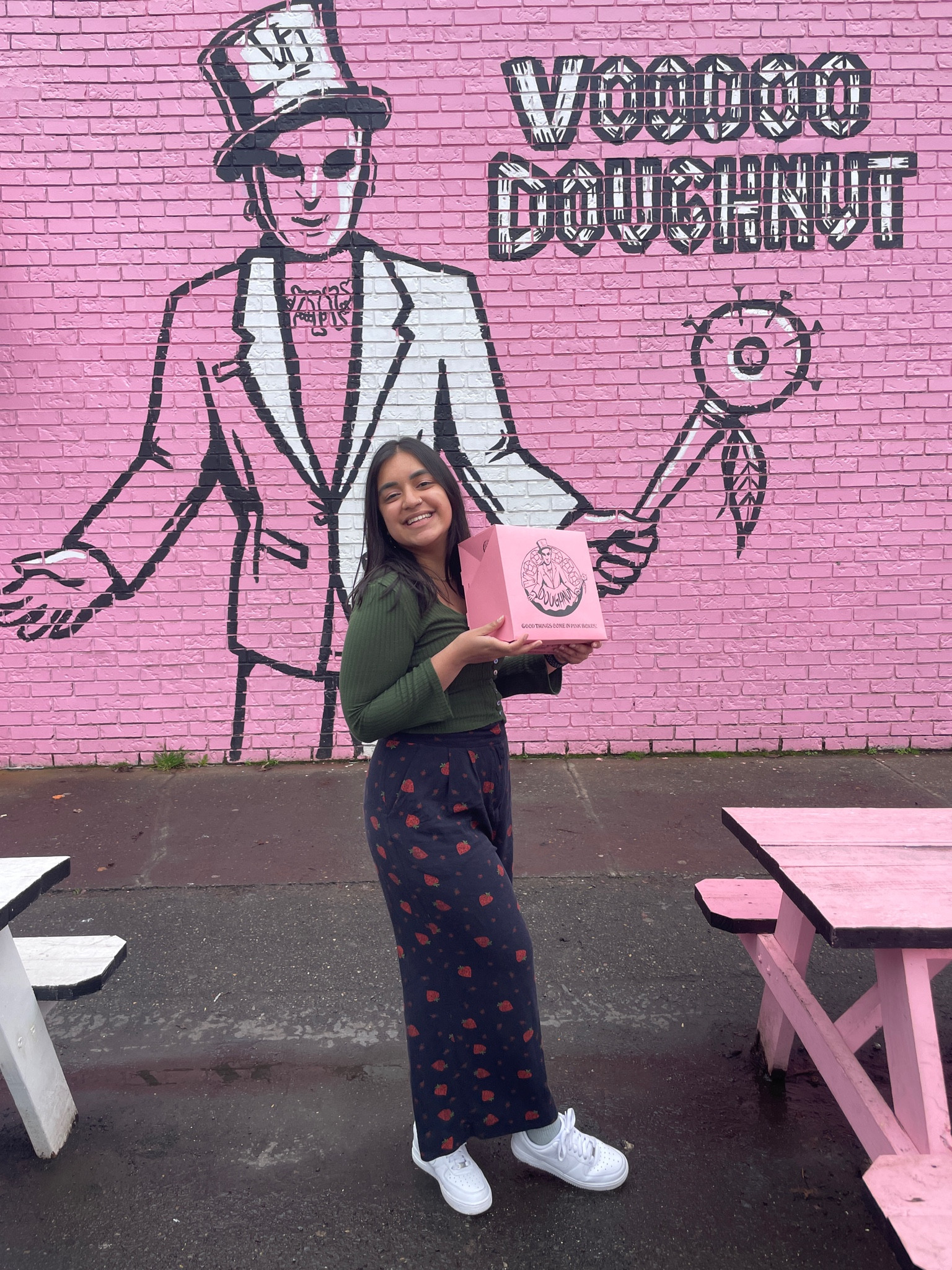 Nothing better than donuts and these adorable strawberry pants from Farmrio 🍓✨ These were super comfortable, especially for a road trip!

#LTKU #LTKunder50 #LTKtravel