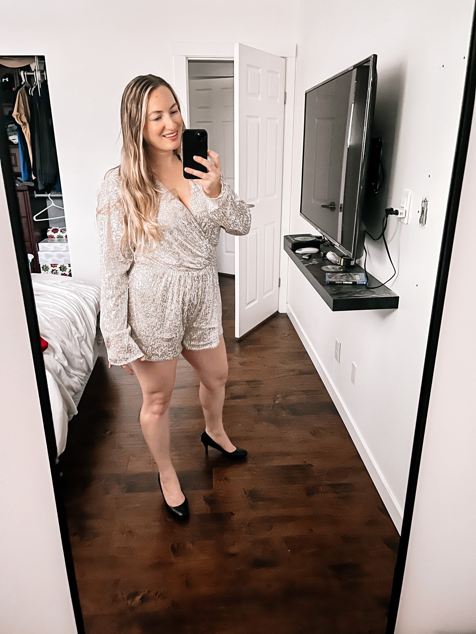 Sequin romper, holiday party, Christmas party, Christmas dinner

#LTKSeasonal #LTKHoliday #LTKstyletip