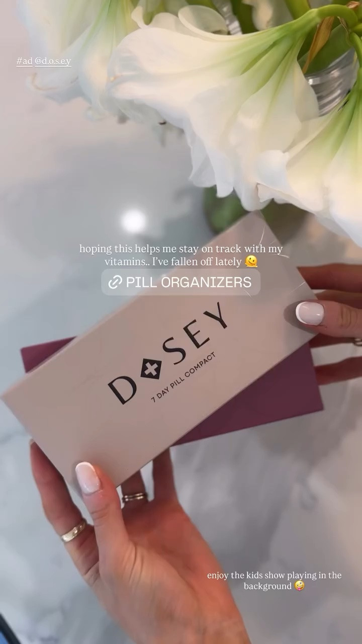 #ad @d.o.s.e.y  hoping this helps me stay on track with my vitamins.. I’ve fallen off lately 🫠 enjoy the kids show playing in the background 🤪