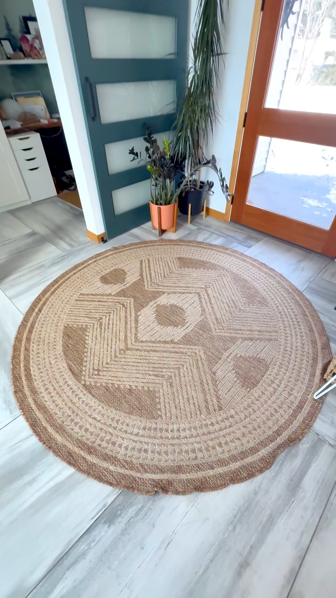 Your entry sets the tone ✨
Linking rugs, console tables (unable to link console in video…it is a “bloomingtable"), greenery, and decor that make a first impression feel intentional + inviting.

#LTKHome