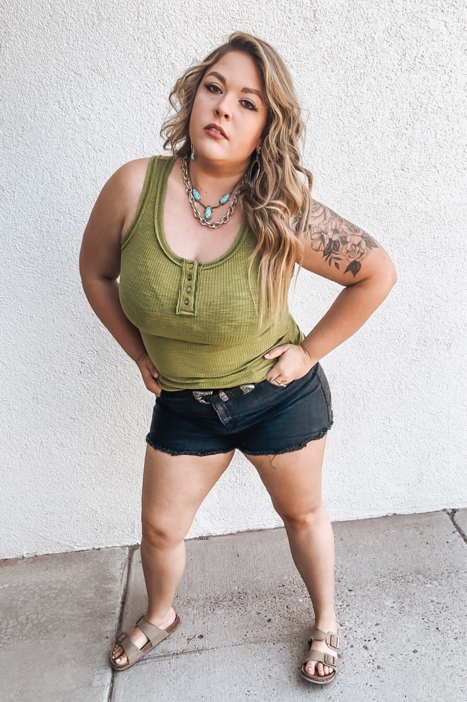 Green tank with black Levi’s shorts 

#LTKcurves