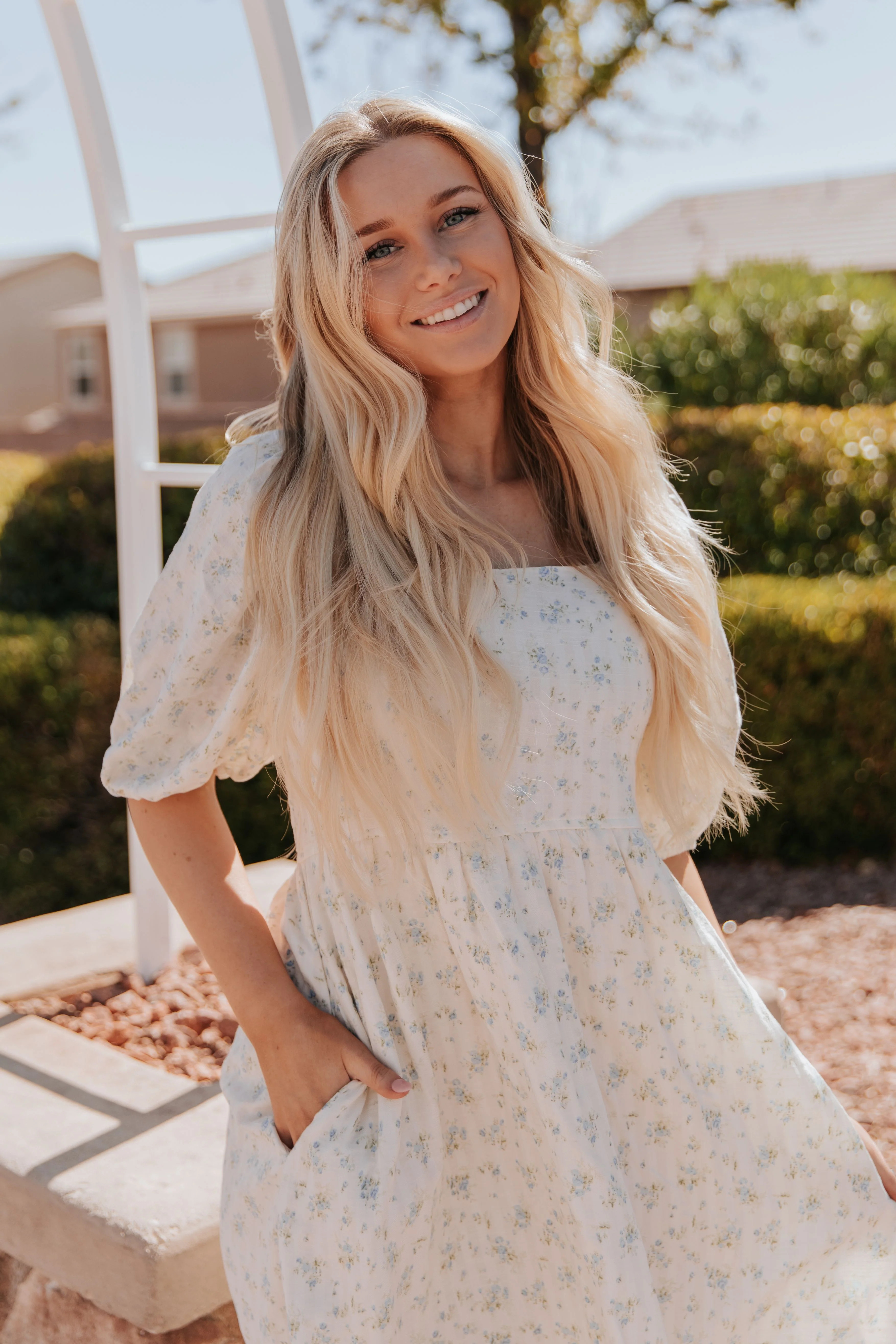 THE STERLING BUBBLE SLEEVE MIDI DRESS IN BLUE FLORAL | Pink Desert