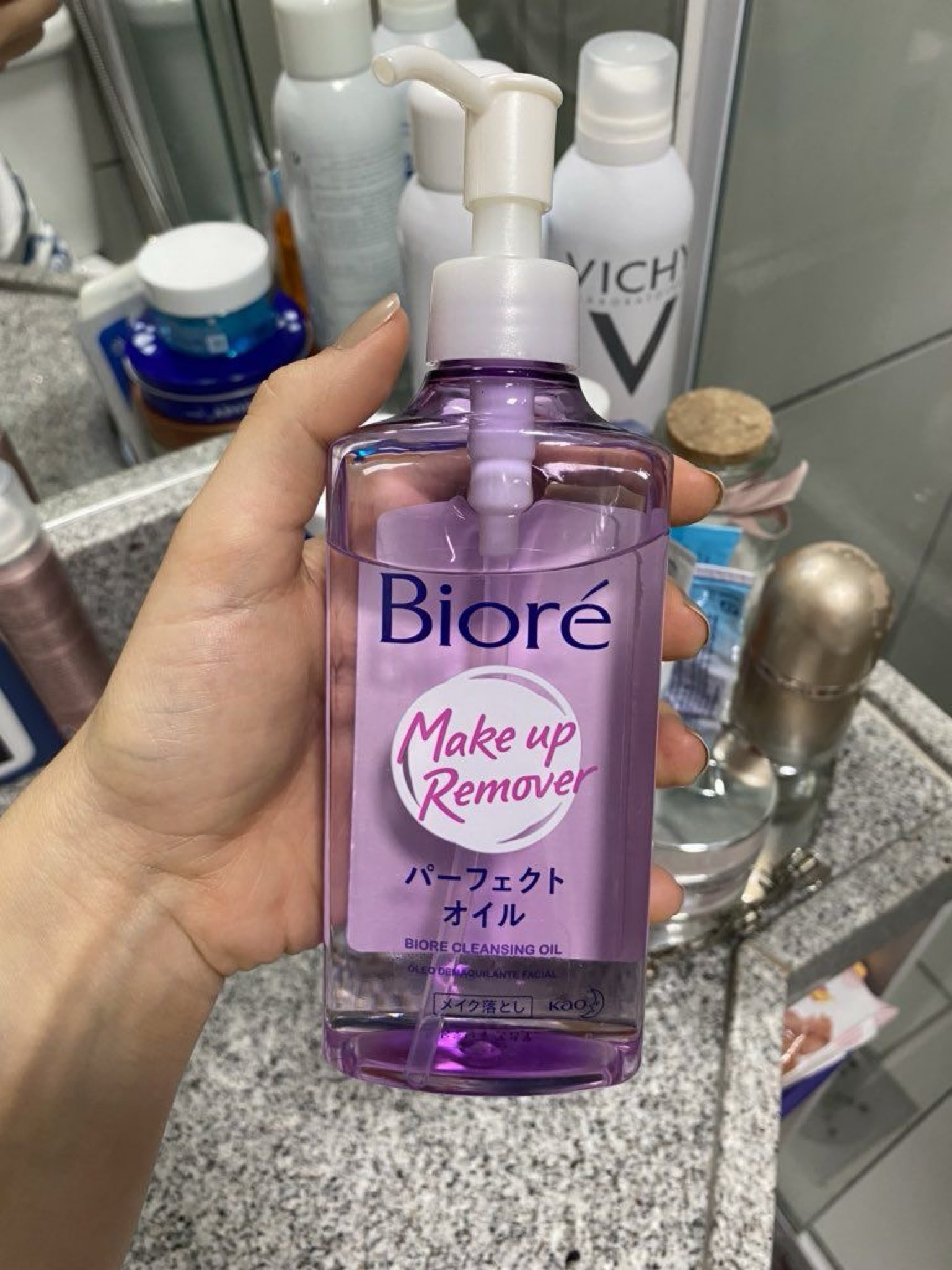 O melhor remover de cravos, maquiagens e impurezas que eu tenho, com certeza, é esse da Bioré

Amoo e não largo de mão ❤️