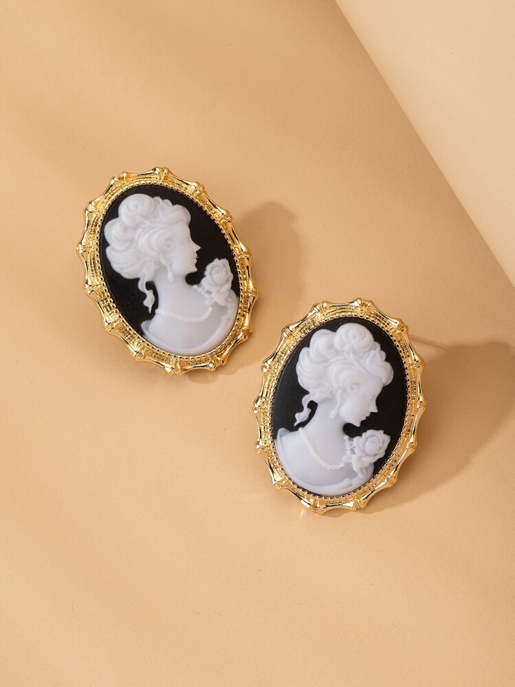 Figured Embossed Stud Earrings | SHEIN