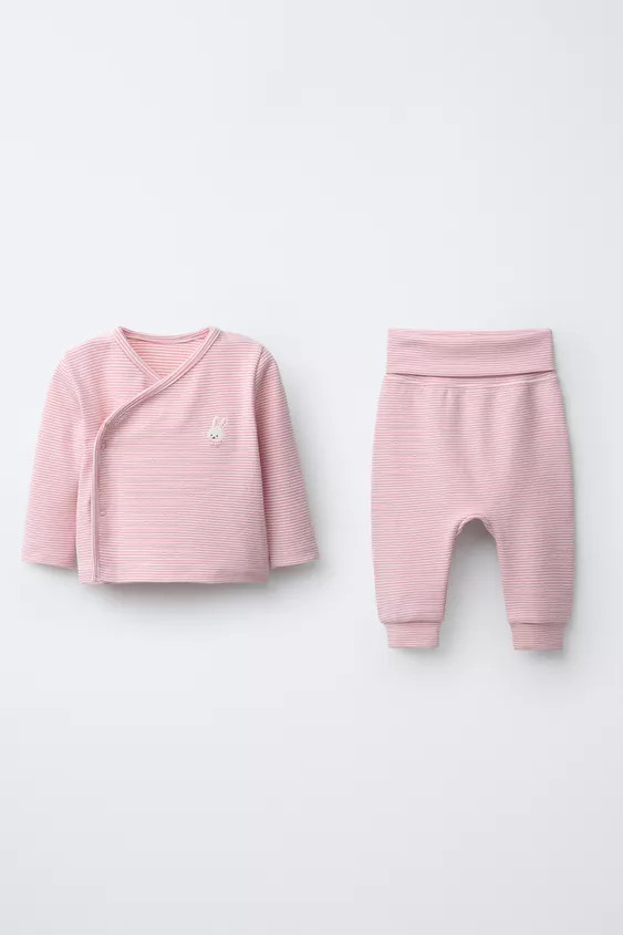 SET AUS T-SHIRT UND SAROUEL-HOSE MIT GESTREIFTEM HASEN-STICKEREI | Zara DE