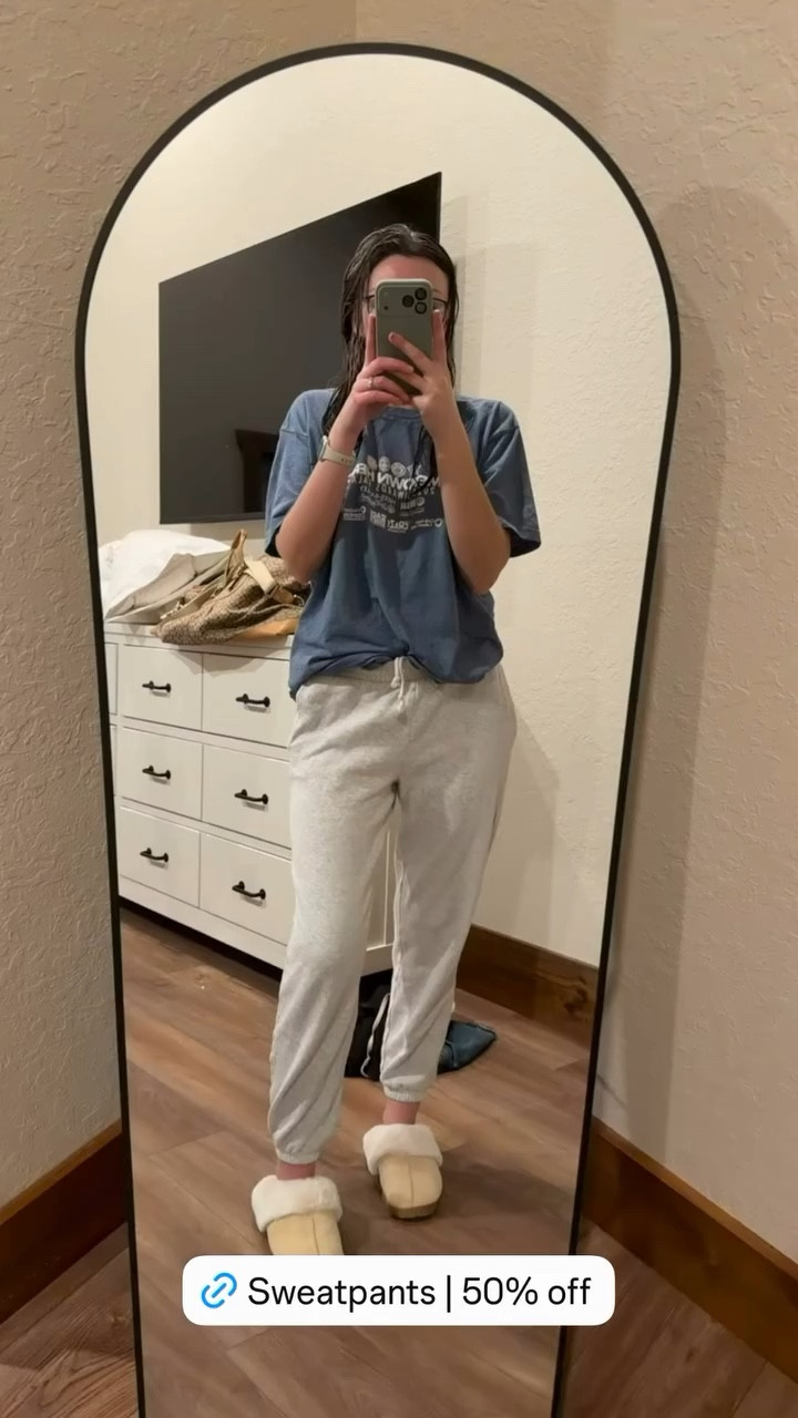 My sweatpants are 50% off!

Old navy loungewear on sale cozy soft lounge pants

#LTKSaleAlert