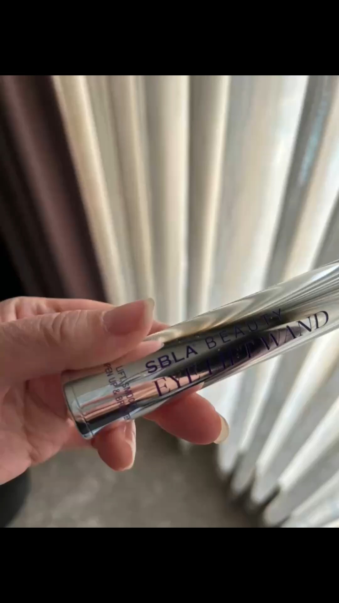 SBLA Beauty eye lift wand-lift, tighten and smooth the entire eye area.  
Smooths and lifts eyelids, hooded eyelids, lifts eyebrows and opens & brightens the eyes! 
