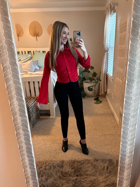 Holiday look for thanksgiving or christmas! I got this top in 3 different colors ♥️ Love it!