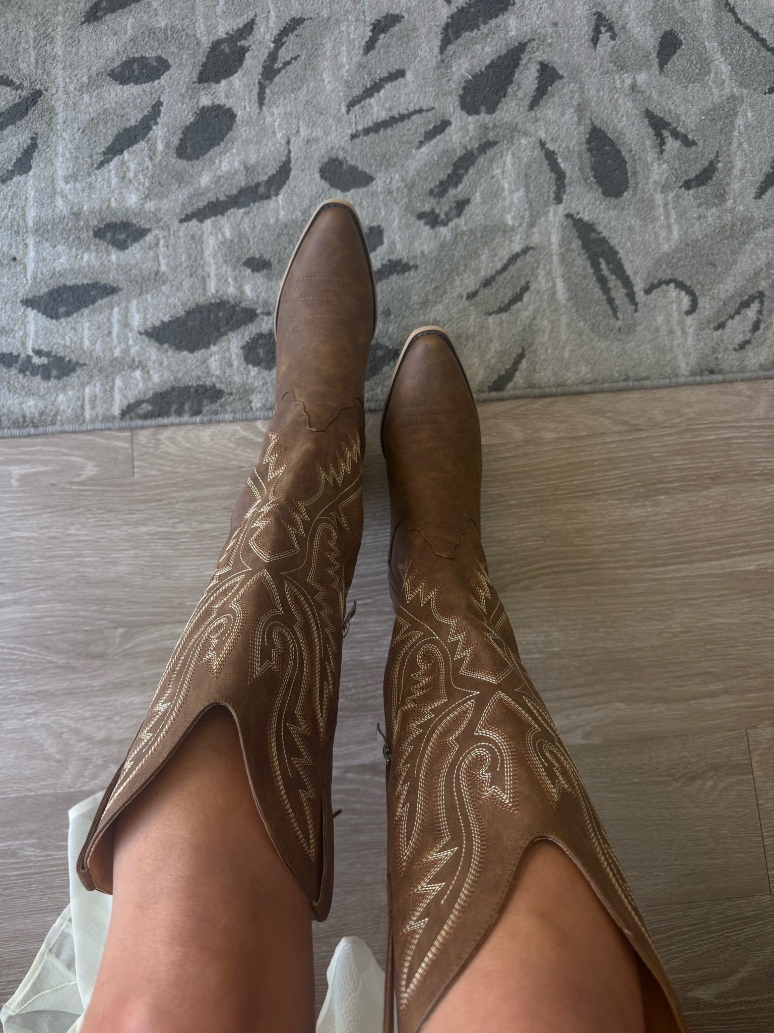 Can you believe these knee high boots are from Amazon? 

cowgirl boots, country concerts outfits, western, Nashville, amazon finds, Nicky schmaderer

#LTKootd