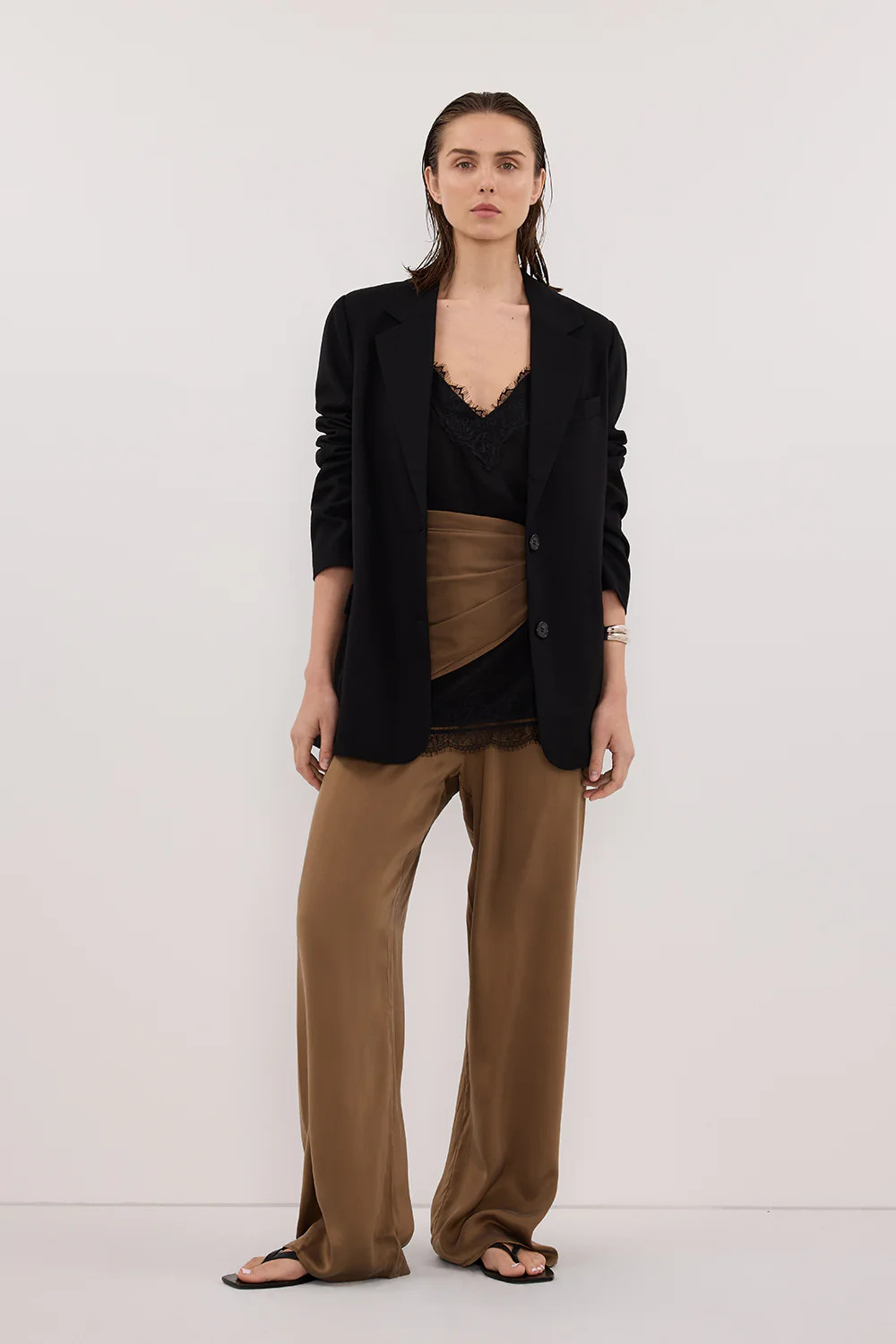 LIZA BLACK BLAZER | DISSH