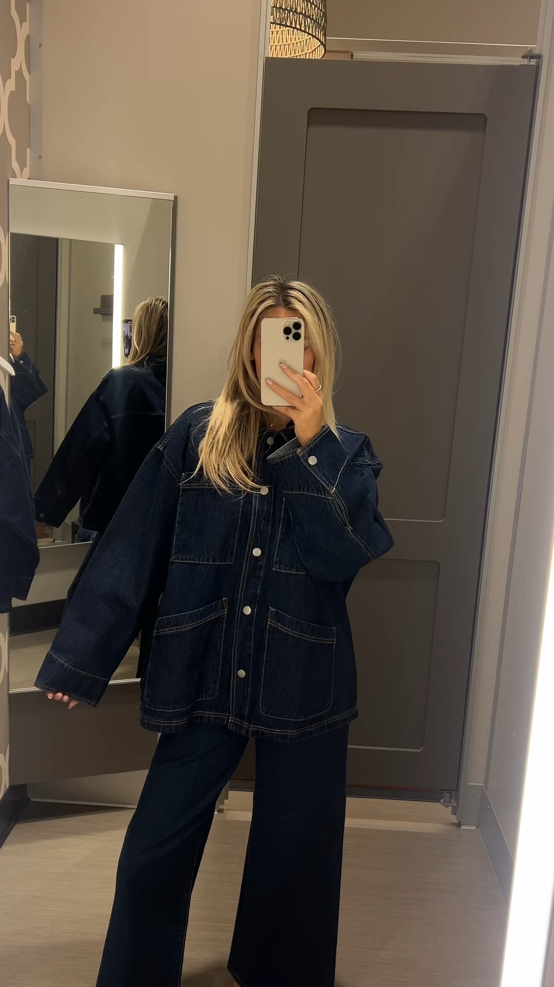 love a monochromatic moment especially denim on denim 🫶🏼


Monochromatic, denim, denim on denim, jean jacket, wide leg jeans, target, target fashion

#LTKWorkwear #LTKFindsUnder50 #LTKStyleTip